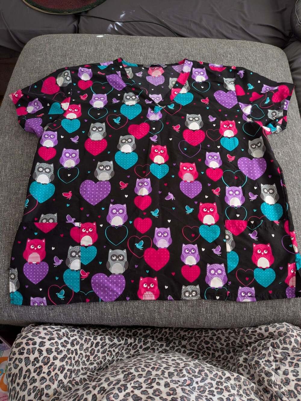 Serene Uniforms Plus Size V-Neck Scrub Top Owl Heart Print 2X